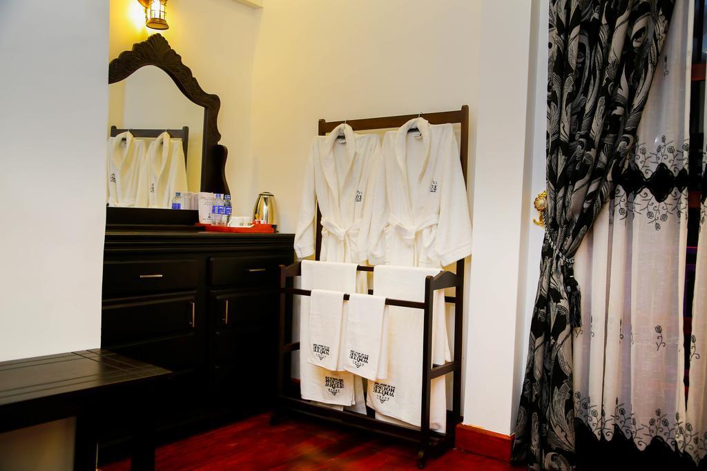 Hotel White House Anuradhapura Kültér fotó
