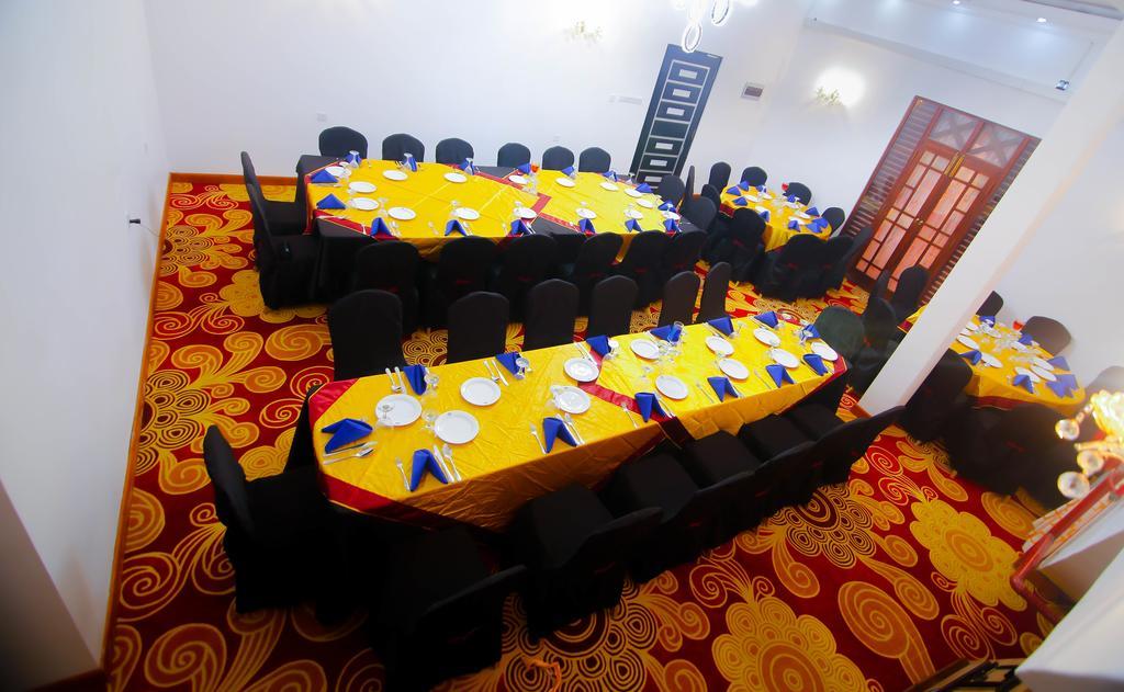 Hotel White House Anuradhapura Kültér fotó