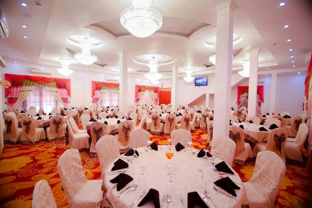Hotel White House Anuradhapura Kültér fotó