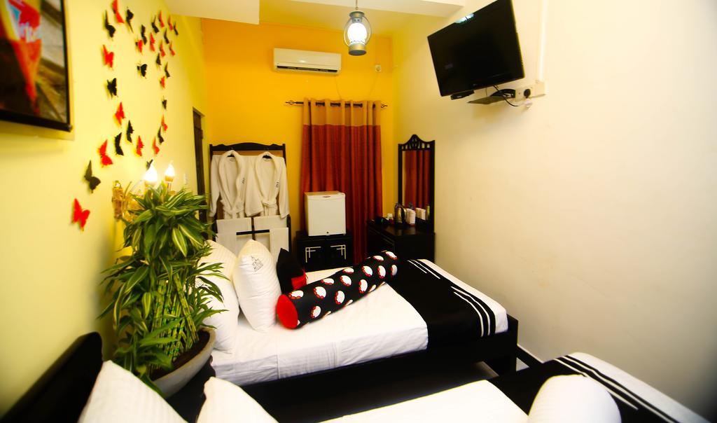 Hotel White House Anuradhapura Kültér fotó