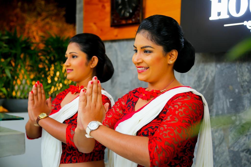 Hotel White House Anuradhapura Kültér fotó
