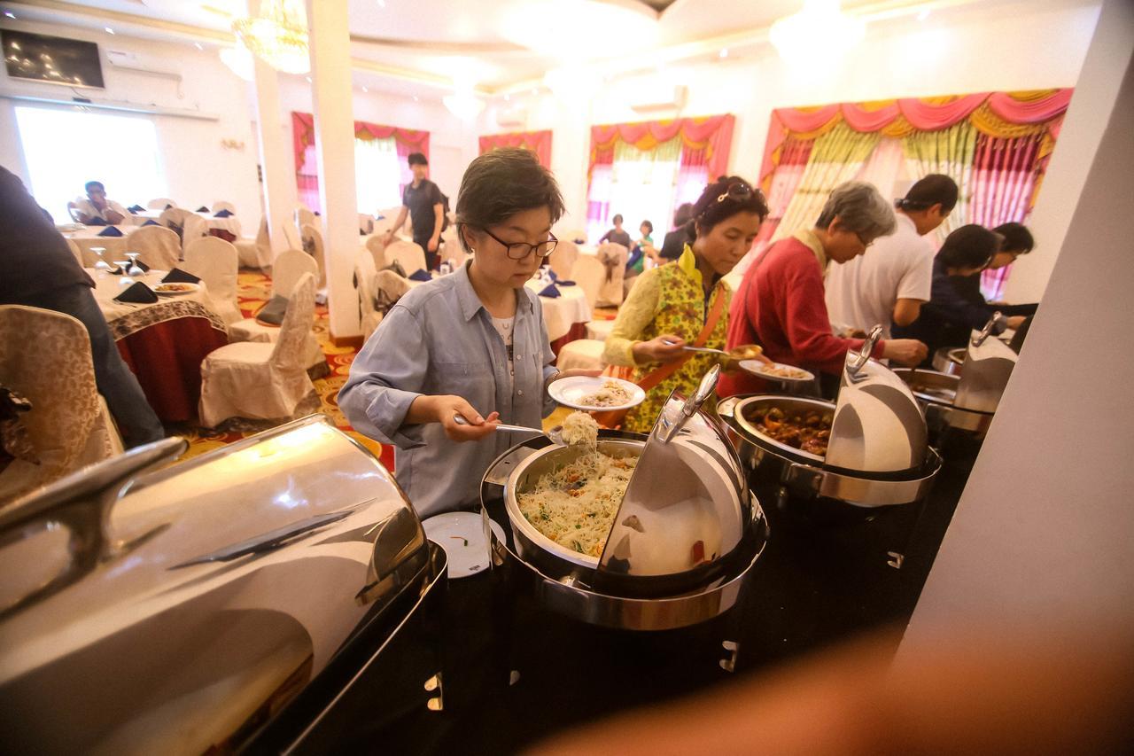 Hotel White House Anuradhapura Kültér fotó